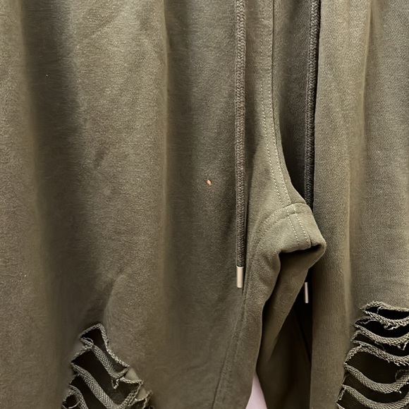 Trendy distressed joggers - Picture 7 of 8